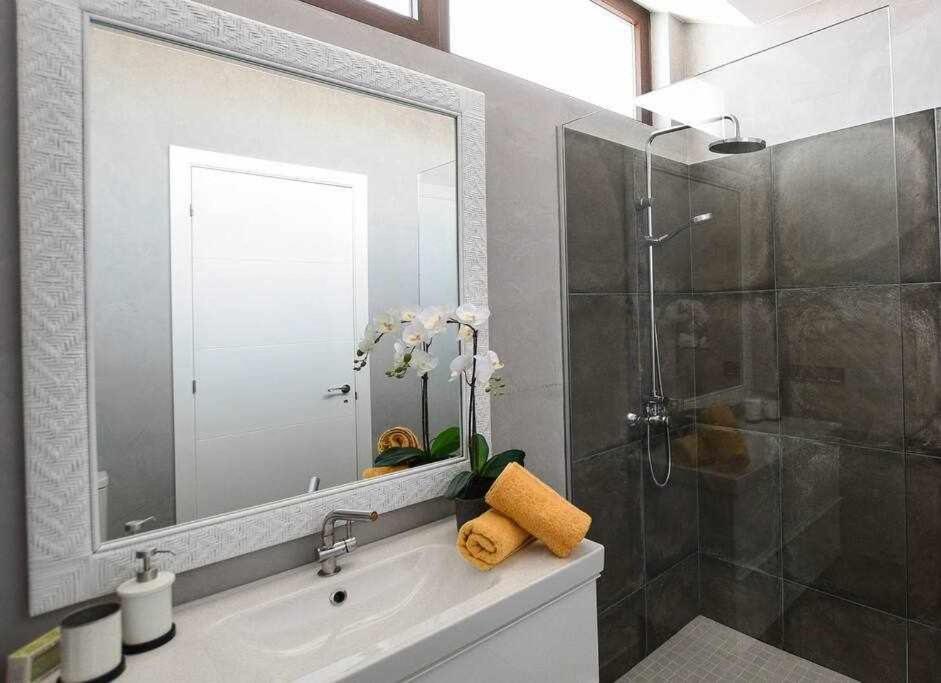 Villa Ponzos Chalet Independiente Y Privado Triquivijate Exteriér fotografie